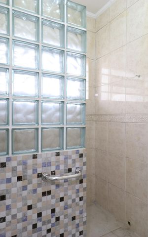 Casa à venda com 127m², 5 quartos e 2 vagasBanheiro 