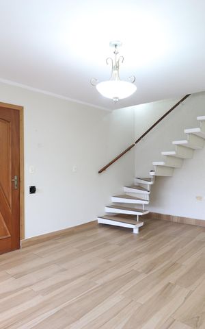 Casa à venda com 127m², 5 quartos e 2 vagasSala