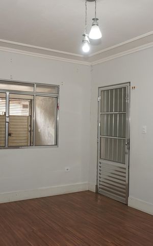 Casa para alugar com 120m², 2 quartos e 2 vagasSala