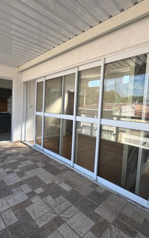 Casa para alugar com 40m², 1 quarto e 1 vaga Casa para alugar com 40m², 1 quarto e 1 vagaVaranda