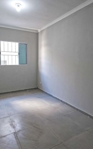 Casa para alugar com 42m², 1 quarto e sem vaga
