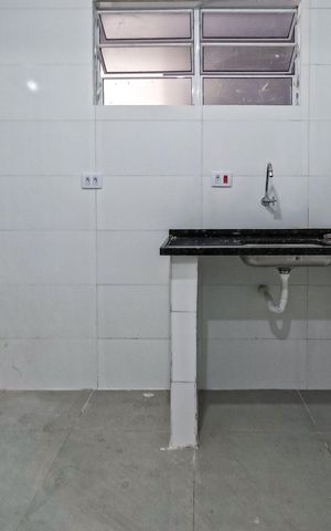 Casa para alugar com 42m², 1 quarto e sem vaga