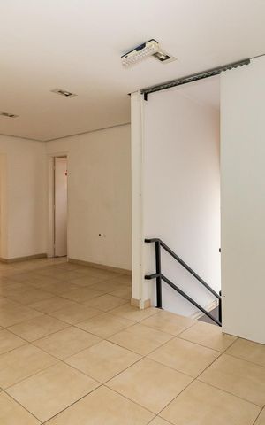 Casa à venda com 280m², 3 quartos e 3 vagas Casa à venda com 280m², 3 quartos e 3 vagasSala/Quarto