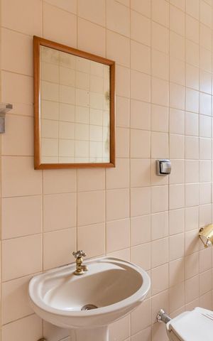 Casa à venda com 280m², 3 quartos e 3 vagas Casa à venda com 280m², 3 quartos e 3 vagasBanheiro