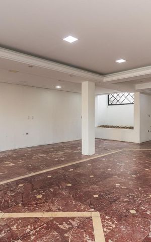 Casa à venda com 280m², 3 quartos e 3 vagas Casa à venda com 280m², 3 quartos e 3 vagasÁrea externa