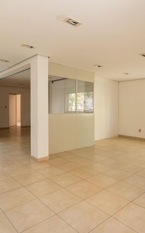 Casa à venda com 280m², 3 quartos e 3 vagas Casa à venda com 280m², 3 quartos e 3 vagasSala/Quarto