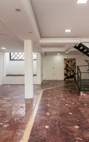 Casa à venda com 280m², 3 quartos e 3 vagas Casa à venda com 280m², 3 quartos e 3 vagasÁrea externa