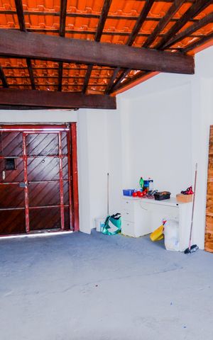 Casa à venda com 300m², 3 quartos e 6 vagasGaragem