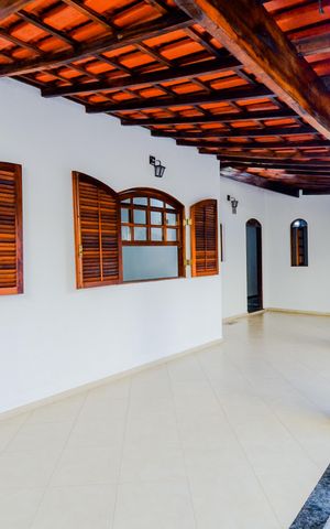 Casa à venda com 300m², 3 quartos e 6 vagasVaranda