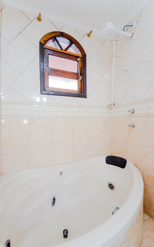 Casa à venda com 300m², 3 quartos e 6 vagasBanheiro da Suíte 1