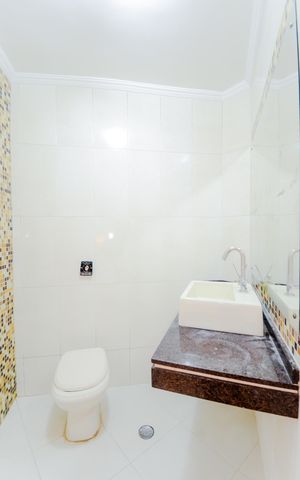 Casa à venda com 300m², 3 quartos e 6 vagasBanheiro da Suíte 2