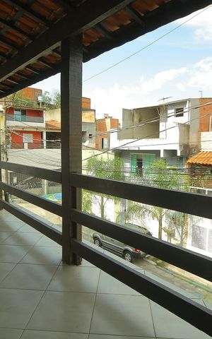 Casa para alugar com 150m², 3 quartos e 3 vagasVaranda suíte 1 e suíte 2 