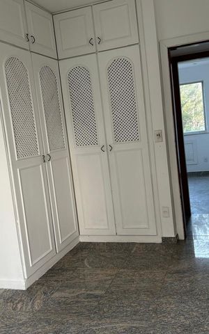 Apartamento à venda com 300m², 4 quartos e 1 vaga Apartamento à venda com 300m², 4 quartos e 1 vagaÁrea externa