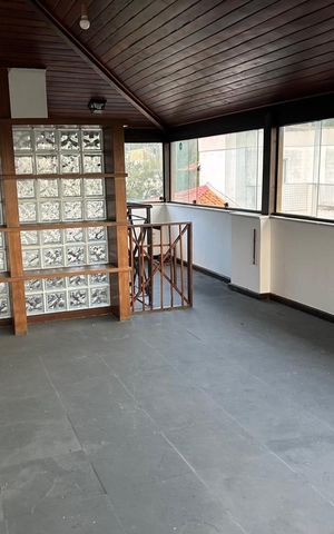 Apartamento à venda com 300m², 4 quartos e 1 vaga Apartamento à venda com 300m², 4 quartos e 1 vagaÁrea externa