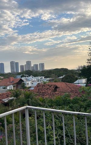 Apartamento à venda com 300m², 4 quartos e 1 vaga Apartamento à venda com 300m², 4 quartos e 1 vagaVaranda