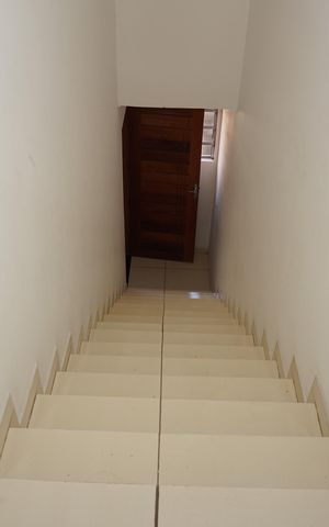Casa para alugar com 110m², 2 quartos e sem vagaEscada