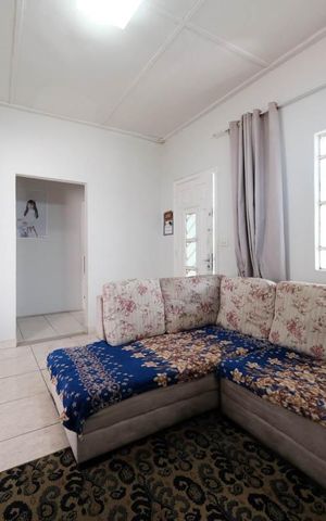 Casa à venda com 248m², 4 quartos e 2 vagasSala
