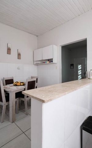 Casa à venda com 248m², 4 quartos e 2 vagasCozinha e Área de Serviço