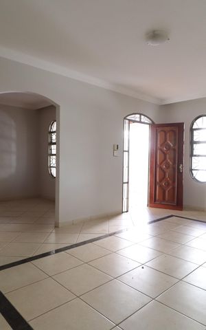 Casa para alugar com 240m², 3 quartos e 4 vagasSala