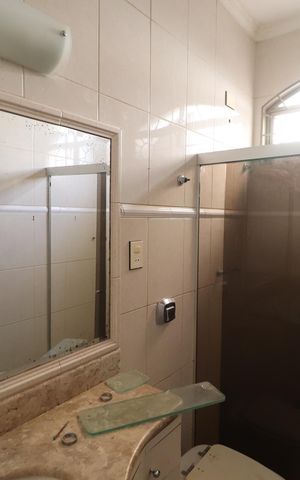 Casa para alugar com 240m², 3 quartos e 4 vagasBanheiro Social