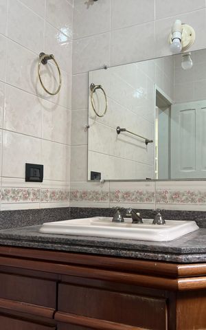 Apartamento para alugar com 131m², 2 quartos e 1 vaga Apartamento para alugar com 131m², 2 quartos e 1 vagaBanheiro Corredor
