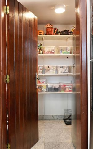 Casa de condomínio à venda com 700m², 6 quartos e 15 vagas Casa de condomínio à venda com 700m², 6 quartos e 15 vagasCozinha