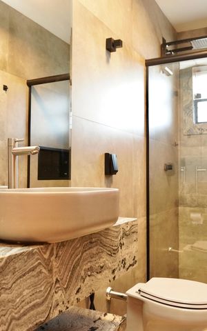 Casa de condomínio à venda com 700m², 6 quartos e 15 vagas Casa de condomínio à venda com 700m², 6 quartos e 15 vagasBanheiro da Suíte 2