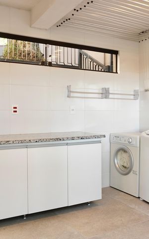 Casa de condomínio à venda com 700m², 6 quartos e 15 vagas Casa de condomínio à venda com 700m², 6 quartos e 15 vagasLavanderia - Casa Principal
