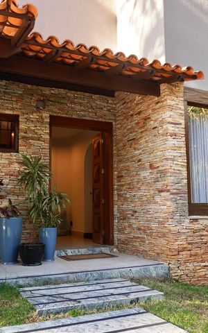 Casa de condomínio à venda com 700m², 6 quartos e 15 vagas Casa de condomínio à venda com 700m², 6 quartos e 15 vagasFachada