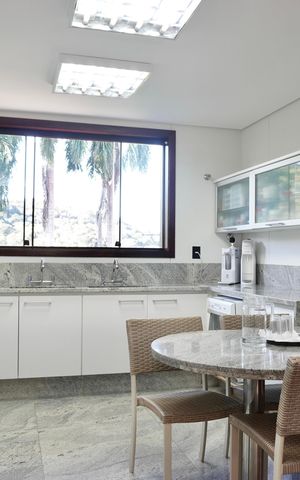 Casa de condomínio à venda com 700m², 6 quartos e 15 vagas Casa de condomínio à venda com 700m², 6 quartos e 15 vagasCozinha