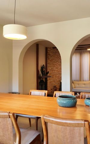 Casa de condomínio à venda com 700m², 6 quartos e 15 vagas Casa de condomínio à venda com 700m², 6 quartos e 15 vagasSala de jantar