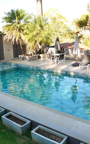 Casa de condomínio à venda com 700m², 6 quartos e 15 vagas Casa de condomínio à venda com 700m², 6 quartos e 15 vagasÁrea comum - Piscina