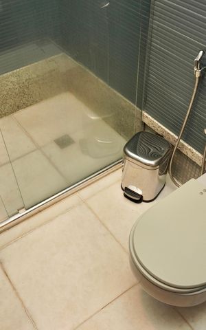 Casa de condomínio à venda com 700m², 6 quartos e 15 vagas Casa de condomínio à venda com 700m², 6 quartos e 15 vagasBanheiro Social