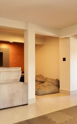 Casa de condomínio à venda com 700m², 6 quartos e 15 vagas Casa de condomínio à venda com 700m², 6 quartos e 15 vagasSala de TV