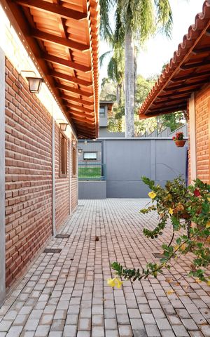 Casa de condomínio à venda com 700m², 6 quartos e 15 vagas Casa de condomínio à venda com 700m², 6 quartos e 15 vagasEdícula