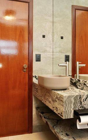 Casa de condomínio à venda com 700m², 6 quartos e 15 vagas Casa de condomínio à venda com 700m², 6 quartos e 15 vagasBanheiro da Suíte 2