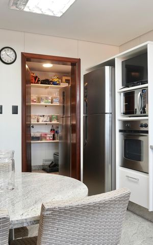 Casa de condomínio à venda com 700m², 6 quartos e 15 vagas Casa de condomínio à venda com 700m², 6 quartos e 15 vagasCozinha
