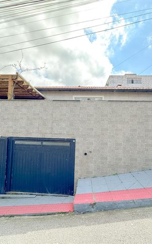 Casa para alugar com 200m², 3 quartos e 2 vagasFachada