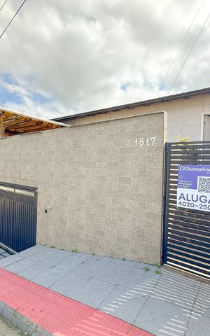 Casa para alugar com 200m², 3 quartos e 2 vagasFachada