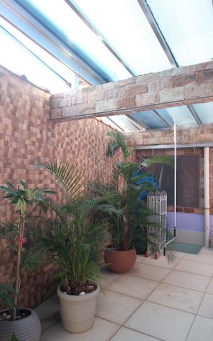 Casa de condomínio à venda com 274m², 4 quartos e 1 vagaVaranda