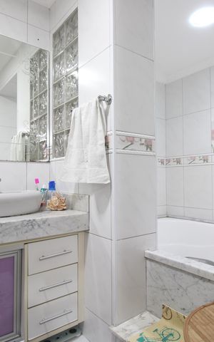 Casa de condomínio à venda com 274m², 4 quartos e 1 vagaBanheiro da suíte 4