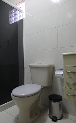 Casa de condomínio à venda com 274m², 4 quartos e 1 vagaBanheiro da suíte 2