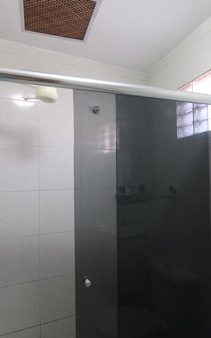 Casa de condomínio à venda com 274m², 4 quartos e 1 vagaBanheiro da suíte 2