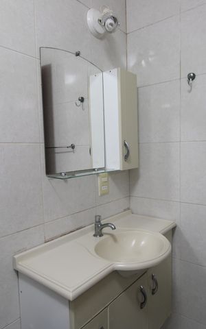 Casa de condomínio à venda com 274m², 4 quartos e 1 vagaBanheiro da suíte 2