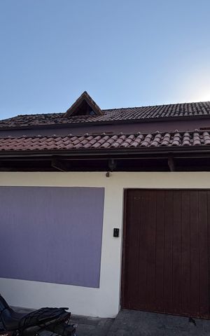 Casa de condomínio à venda com 274m², 4 quartos e 1 vaga Casa de condomínio à venda com 274m², 4 quartos e 1 vagaFachada