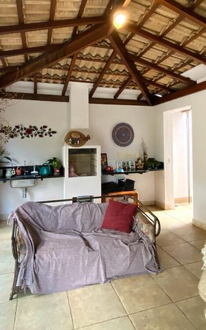 Casa à venda com 360m², 4 quartos e 6 vagas Casa à venda com 360m², 4 quartos e 6 vagasVaranda