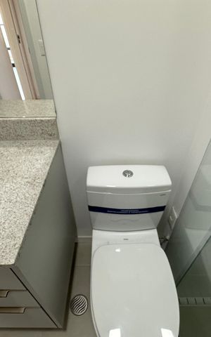 Apartamento à venda com 76m², 2 quartos e 2 vagas Apartamento à venda com 76m², 2 quartos e 2 vagasBanheiro da Suíte