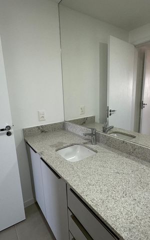 Apartamento à venda com 76m², 2 quartos e 2 vagas Apartamento à venda com 76m², 2 quartos e 2 vagasBanheiro da Suíte