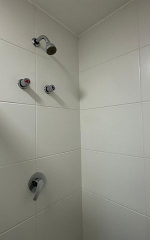 Apartamento à venda com 76m², 2 quartos e 2 vagas Apartamento à venda com 76m², 2 quartos e 2 vagasBanheiro Social