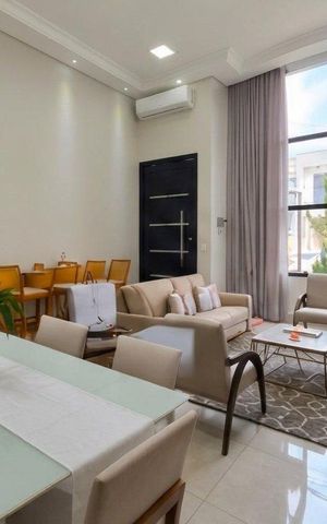 Casa de condomínio à venda com 205m², 3 quartos e 3 vagas Casa de condomínio à venda com 205m², 3 quartos e 3 vagasSala de Jantar